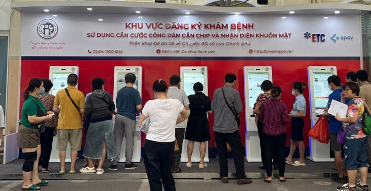 Bệnh viện Đa khoa Xanh Pôn triển khai 05 kiost đăng ký khám bệnh tự động  sử dụng CCCD gắn chíp và nhận diện khuôn mặt