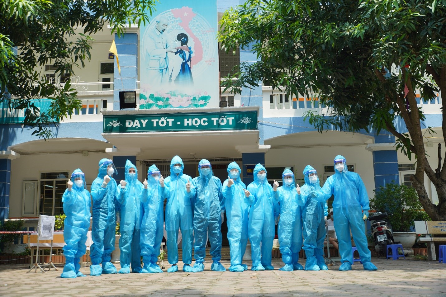Bệnh viện đa khoa Xanh Pôn cử nhân lực phục vụ công tác khám chữa bệnh tại chỗ cho nhân dân phường Văn Chương 