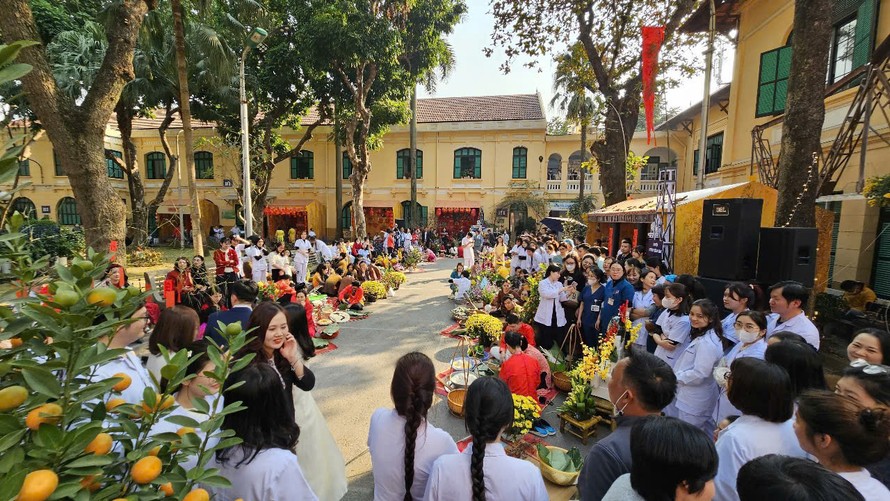 Thứ trưởng Bộ Y tế Trần Văn Thuấn thăm, làm việc, chúc Tết Bệnh viện Xanh Pôn