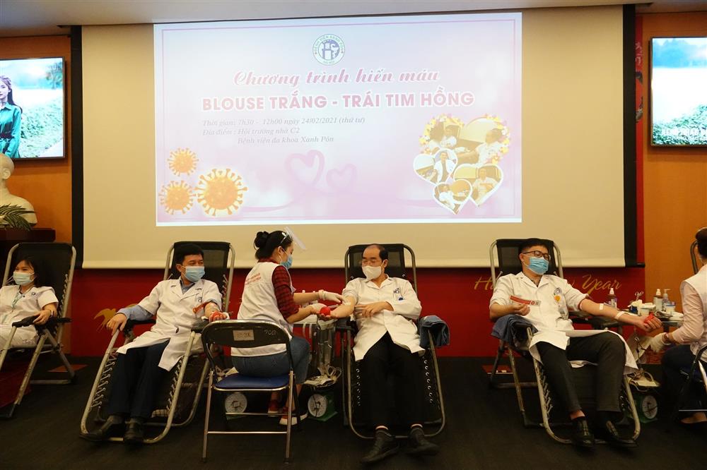 “BLOUSE TRẮNG - TRÁI TIM HỒNG”! NƠI TÌNH NGƯỜI LAN TỎA TRONG MÙA DỊCH