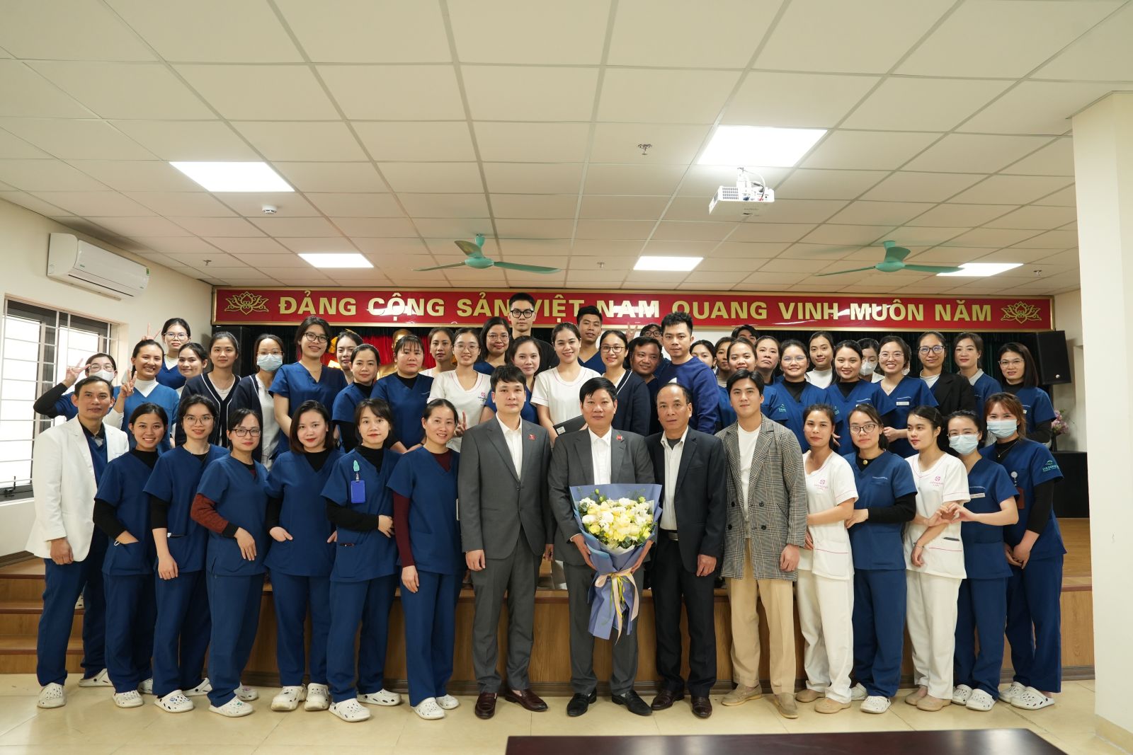 Bệnh viện Đa khoa Xanh Pôn đào tạo xử trí sốc phản vệ cho hơn  200 học viên Bệnh viện Đa khoa Đông Đô