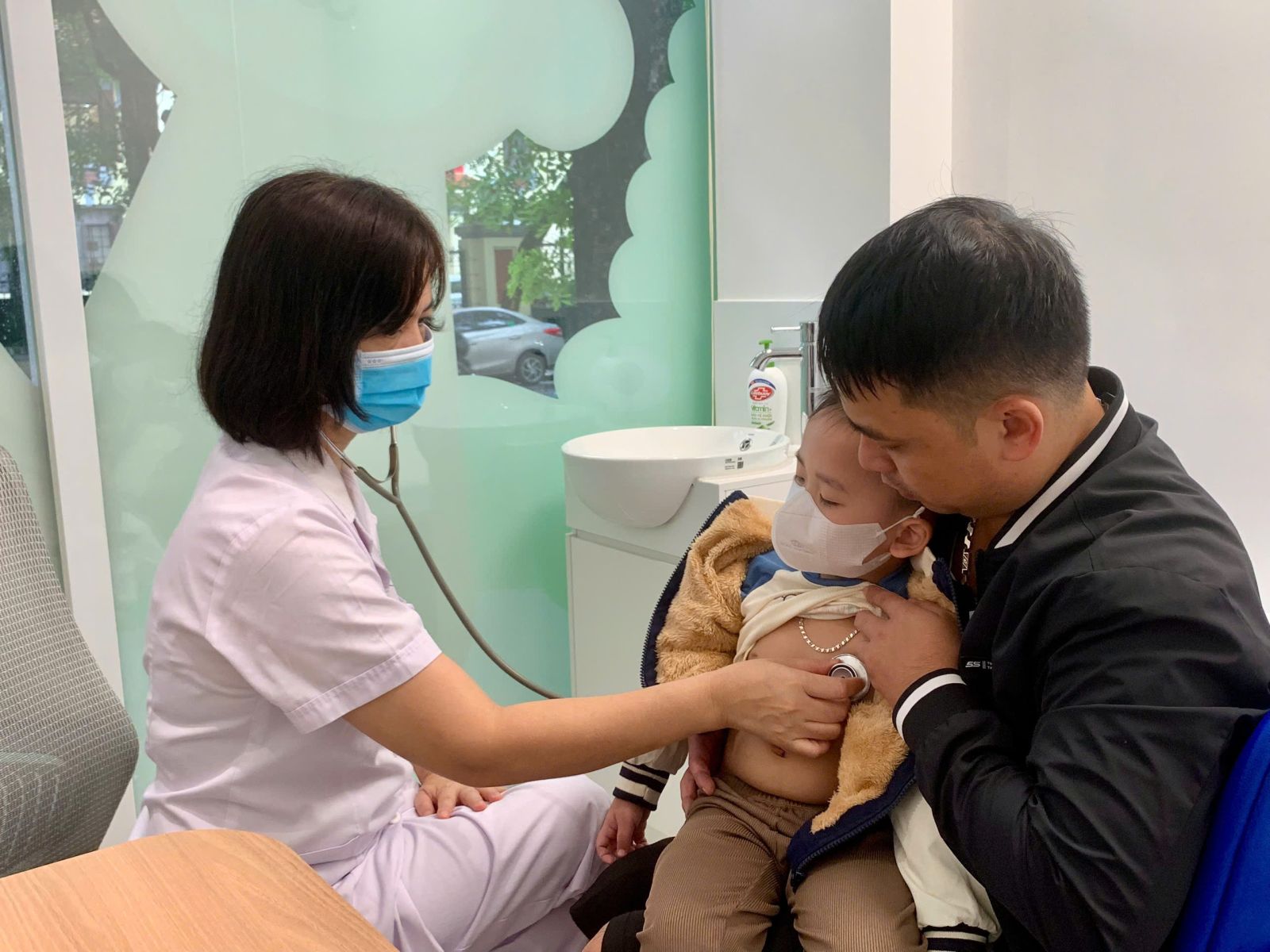 Tăng ca nhiễm cúm ở trẻ em trong thời điểm giao mùa: BVĐK Xanh Pôn khuyến cáo người dân không chủ quan