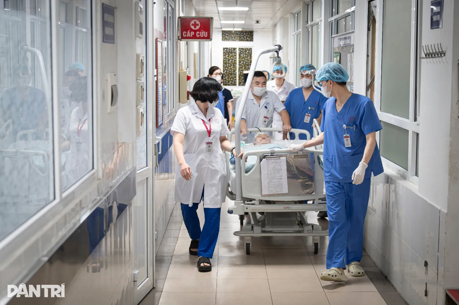 Bệnh viện Đa khoa Xanh Pôn đã thực hiện thành công ca lấy - ghép đa tạng từ một người hiến chết não "hồi sinh" sự sống và mang lại hy vọng cho 7 bệnh nhân khác nhau