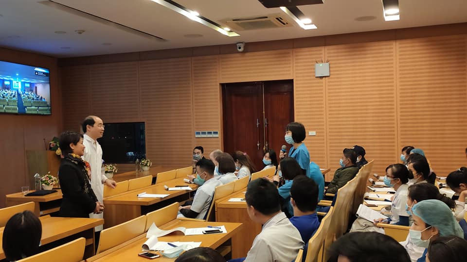 BỆNH VIỆN XANH PÔN: THƯỜNG XUYÊN TỔ CHỨC TẬP HUẤN: “ ĐỔI MỚI PHONG CÁCH, THÁI ĐỘ PHỤC VỤ HƯỚNG TỚI  SỰ HÀI LÒNG NGƯỜI  BỆNH”