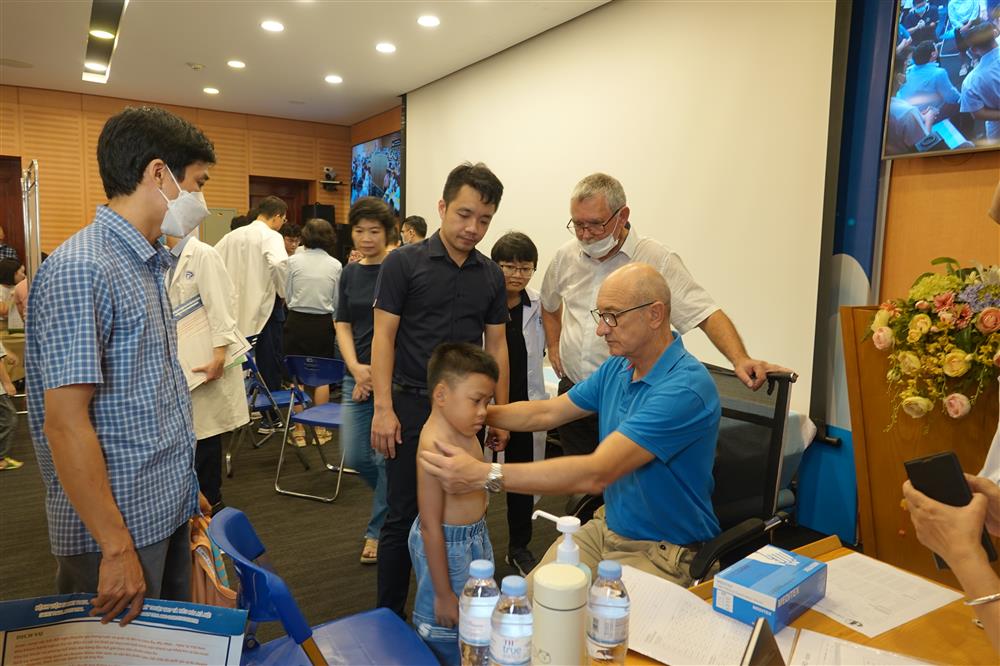 TỔ CHỨC CHILDREN ACTION KHÁM VÀ ĐIỀU TRỊ KHUYẾT TẬT CHO TRẺ TẠI BỆNH VIỆN ĐA KHOA XANH PÔN