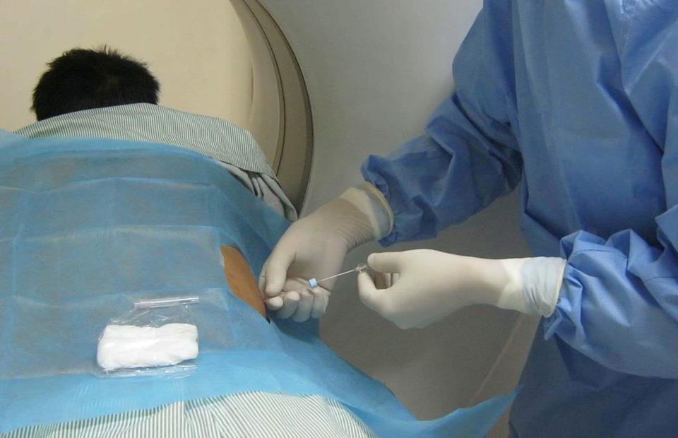 Cây kim 800 nghìn giúp bệnh nhân ung thư hết đau