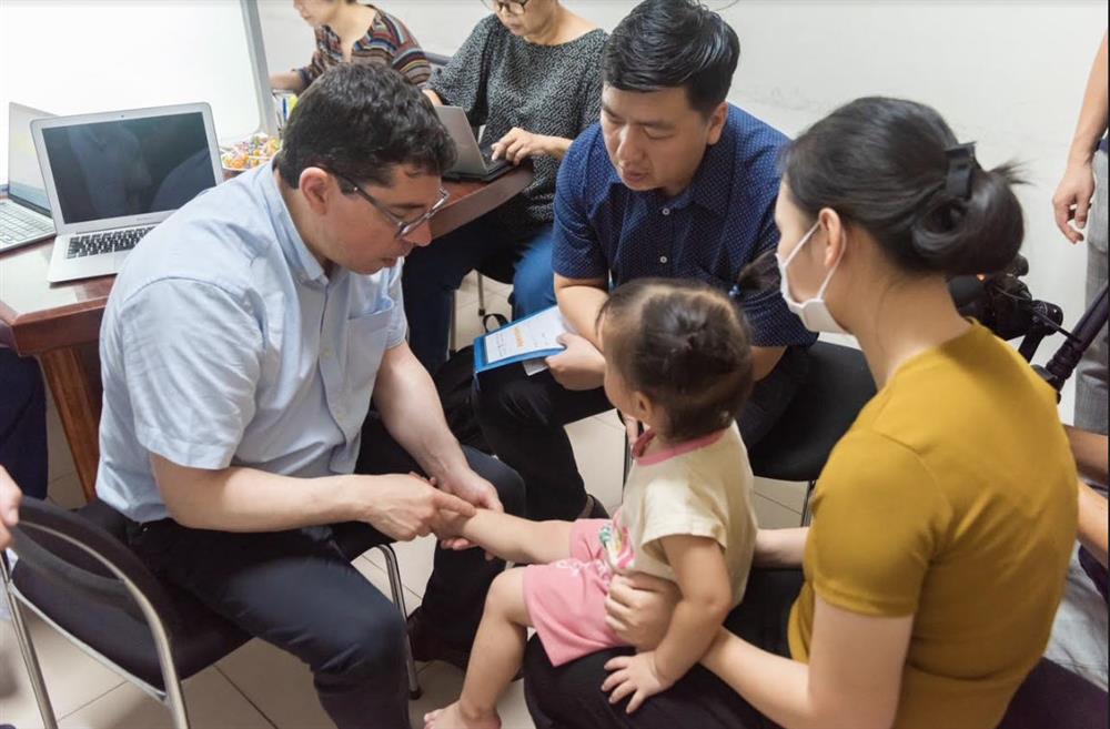 Hơn 100 trẻ khuyết tật bẩm sinh được khám và phẫu thuật bởi chuyên gia quốc tế Children Action