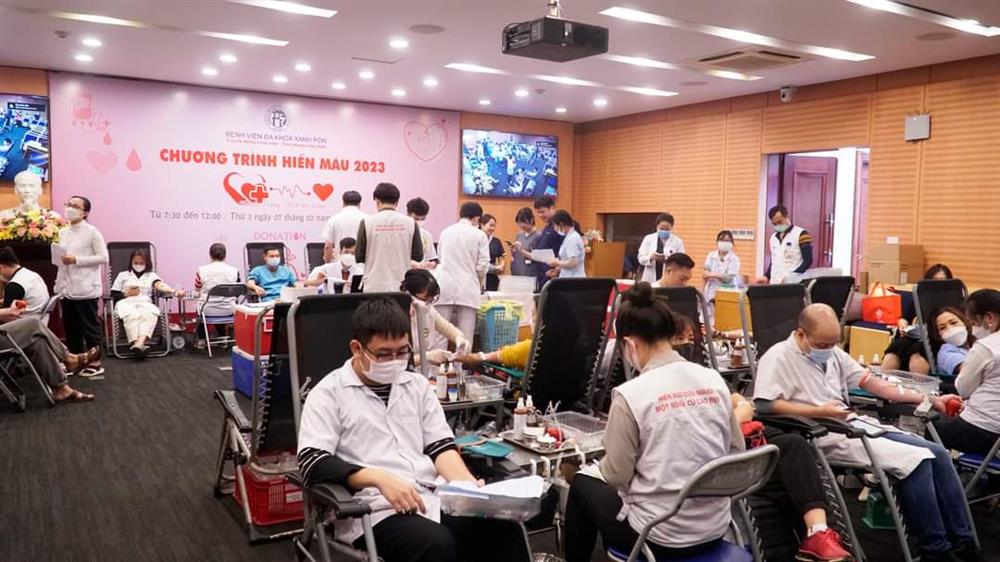 BLOUSE TRẮNG - TRÁI TIM HỒNG