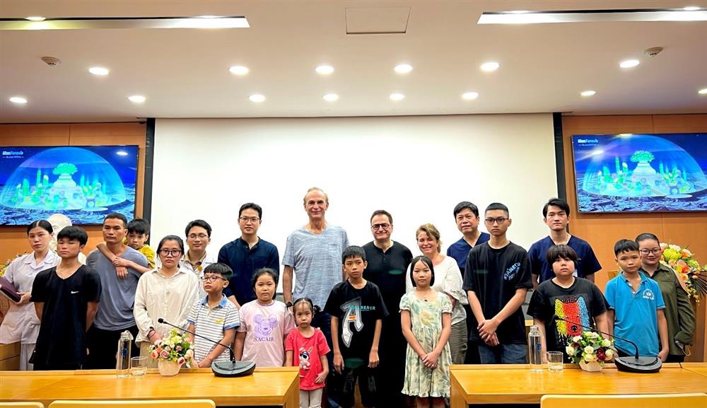 Bệnh Viện Đa Khoa Xanh Pôn Phối Hợp Với Các Chuyên Gia Chỉnh Hình Nhi Hàng Đầu Thế Giới Khám Và Phẫu Thuật Miễn Phí Cho Trẻ Bị Dị Tật Cơ Quan Vận Động Và Sẹo Di Chứng Bỏng