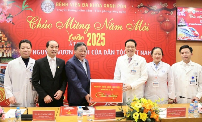 Phó Bí thư Thường trực Thành ủy Hà Nội thăm, chúc Tết tại Bệnh viện đa khoa Xanh Pôn