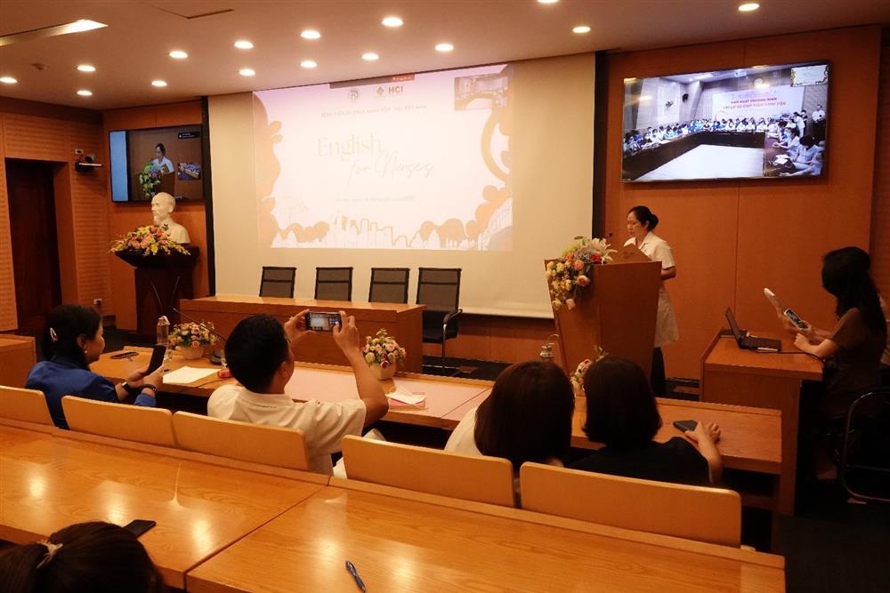 TỔ CHỨC ĐÁNH GIÁ VÀ NÂNG CAO TRÌNH ĐỘ TIẾNG ANH CHO ĐIỀU DƯỠNG VIÊN