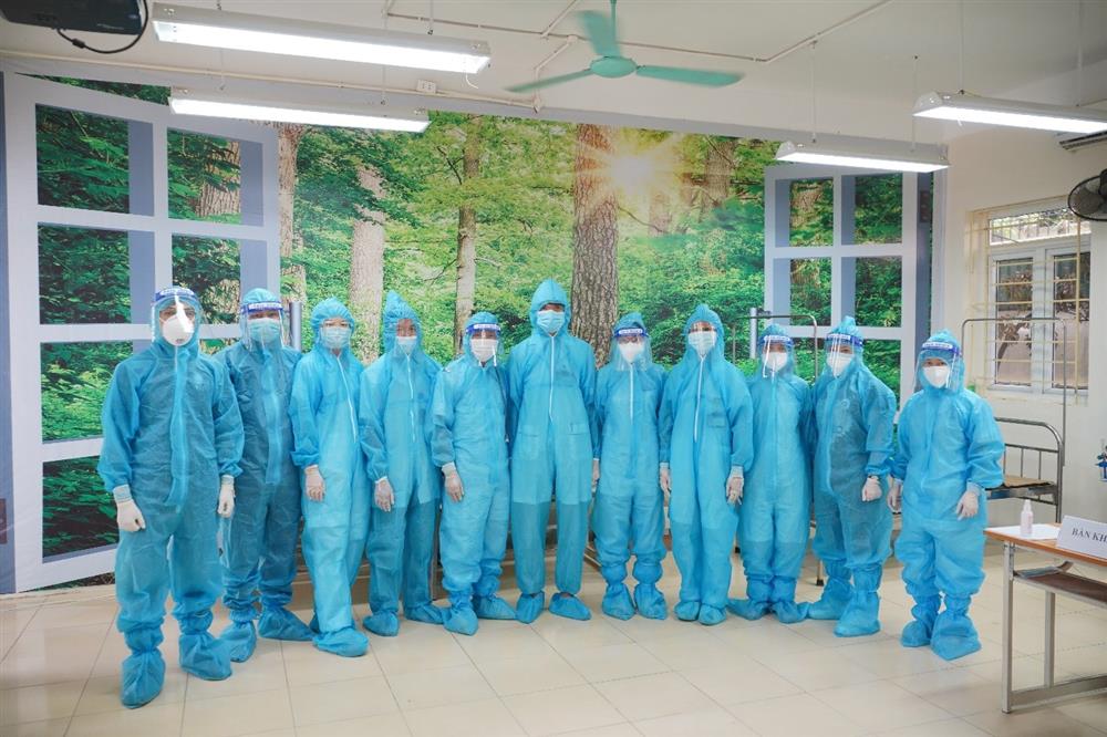 Khen thưởng đột xuất Tổ công tác của Bệnh viện thực hiện nhiệm vụ tại phường Văn Chương, quận Đống Đa