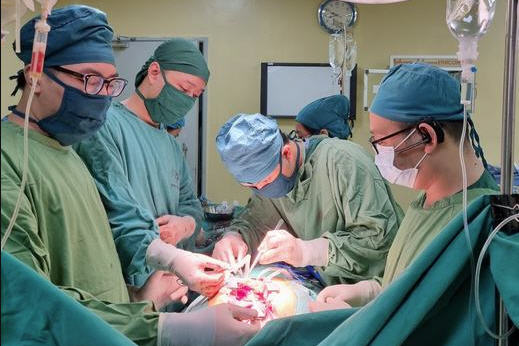 Cứu sống bệnh nhân bị vỡ tim do tai nạn giao thông