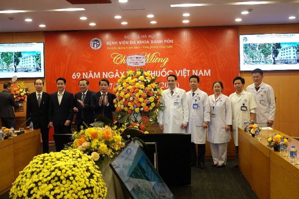 Phó Trưởng ban Tuyên giáo Trung ương thăm, chúc mừng Bệnh viện Đa khoa Xanh Pôn nhân kỷ niệm 69 năm Ngày Thầy thuốc Việt Nam