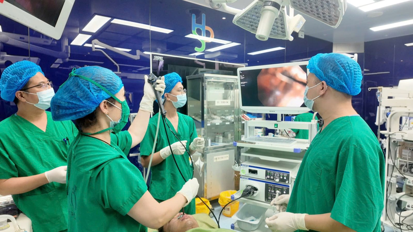 Bác sĩ Bệnh viện Đa khoa Xanh Pôn cấp cứu kịp thời, điều trị hiệu quả 4 nạn nhân trong vụ cháy